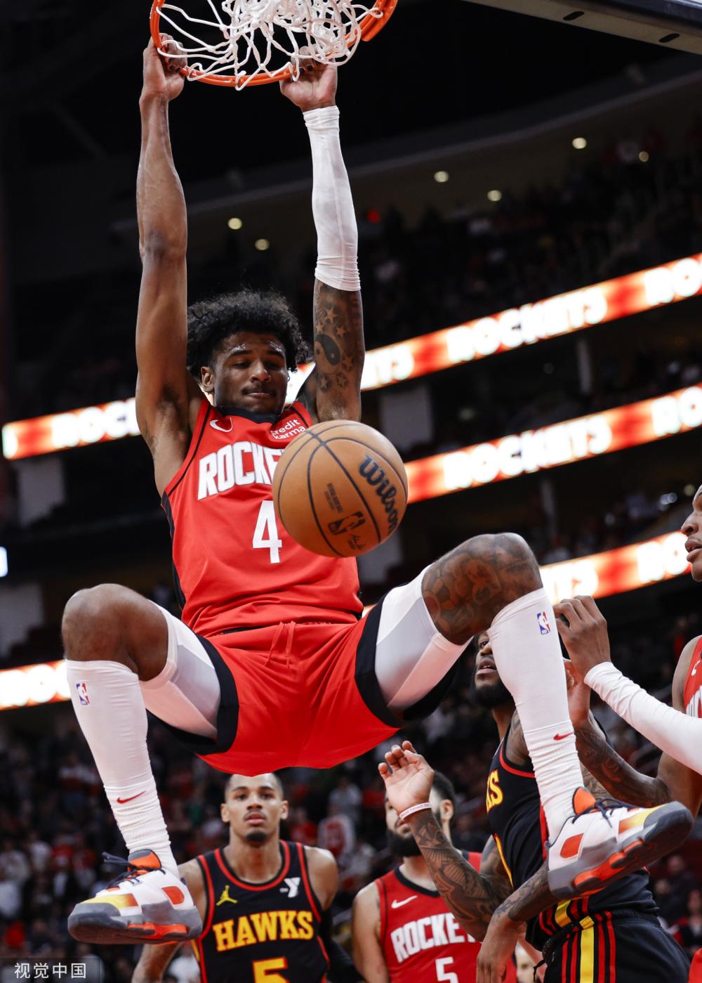 力牢牢占据 力牢牢占据